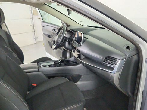 Used 2024 Nissan Rogue S AWD/4WD image 26