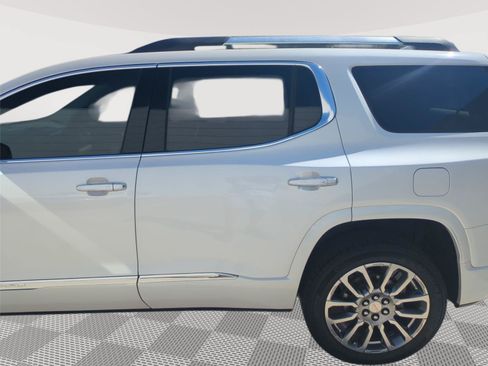 Used 2022 GMC Acadia Denali w/ Denali Ultimate Package FWD image 28
