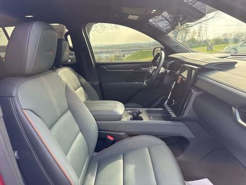 Used 2024 GMC Acadia AT4 w/ Luxury Package image 10