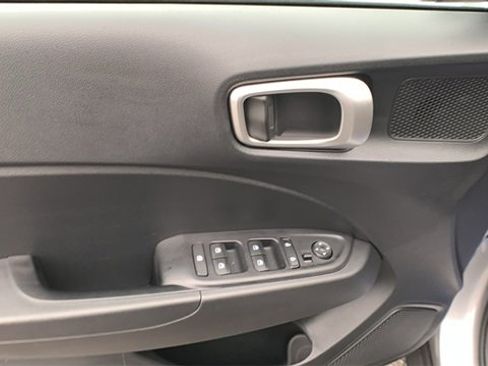 Used 2025 Hyundai Venue SEL image 10