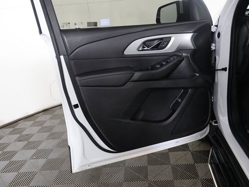 Used 2023 Chevrolet Traverse LT image 21