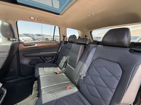 Used 2024 Volkswagen Atlas SE w/ Panoramic Sunroof Package FWD image 22