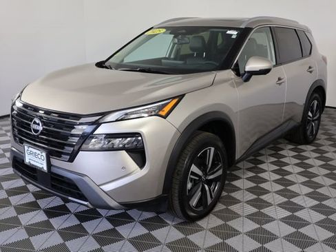 Used 2025 Nissan Rogue SL w/ SL Premium Package AWD/4WD image 3