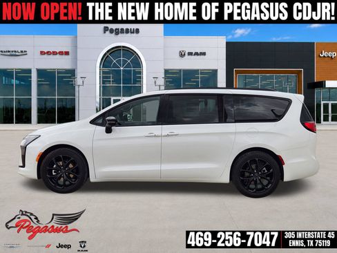 New 2027 Chrysler Pacifica Limited w/ Family Tech Group FWD image 3