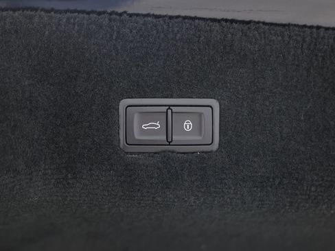 Used 2020 Bentley Flying Spur W12 image 86