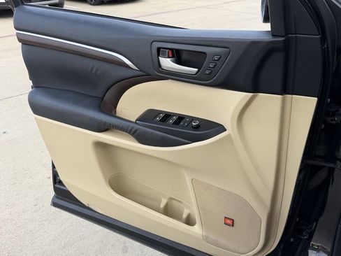 Used 2015 Toyota Highlander Limited image 24