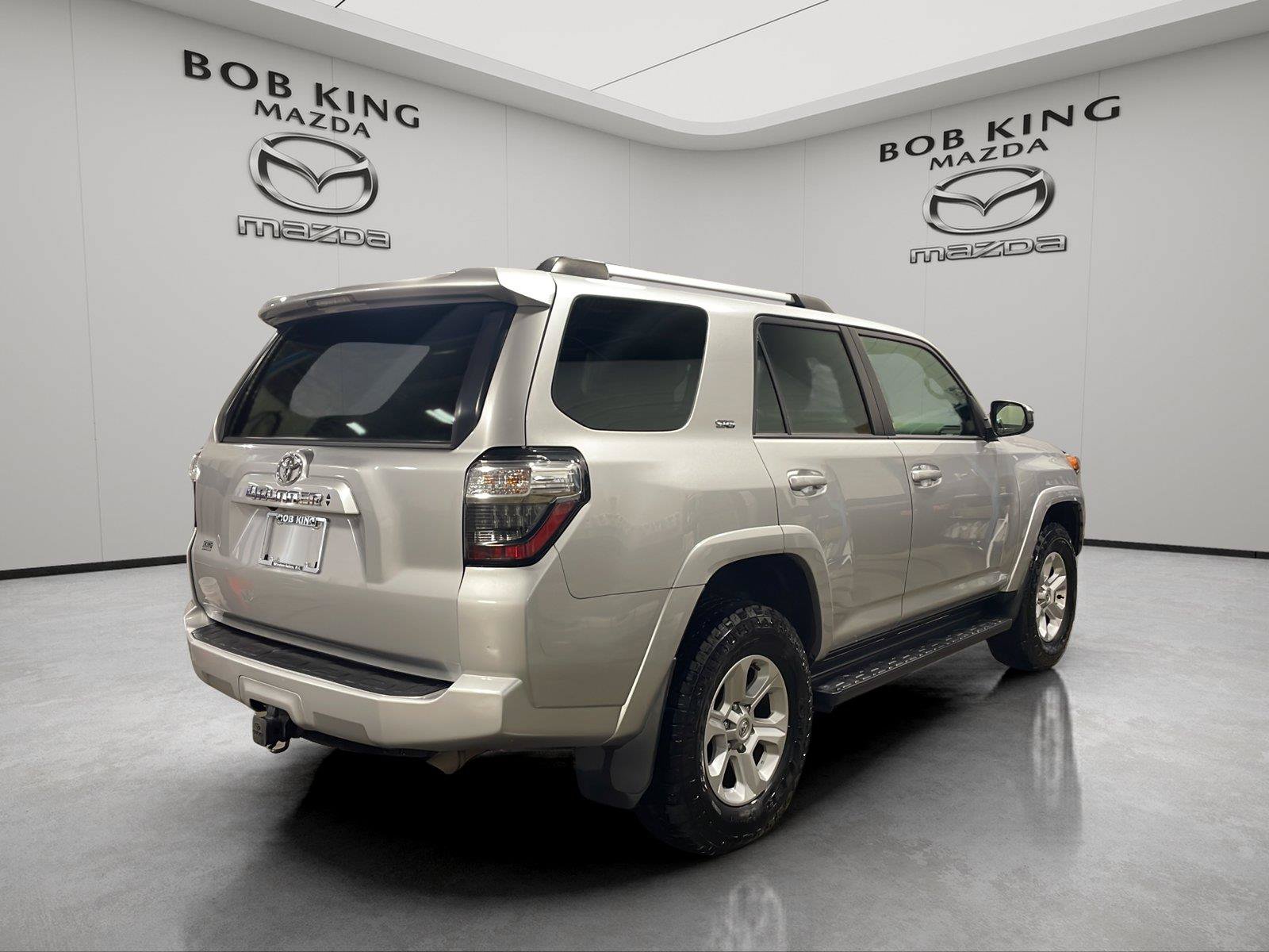 Used 2022 Toyota 4Runner SR5 AWD/4WD image 5