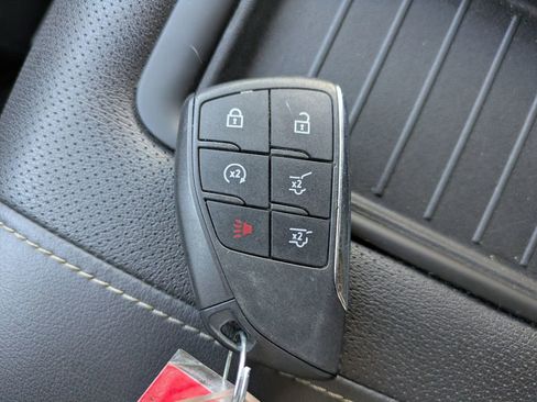 Used 2023 Chevrolet Suburban Premier image 30