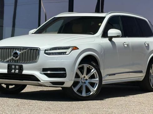 Used 2017 Volvo XC90 T8 Inscription w/ Luxury Package AWD/4WD image 2