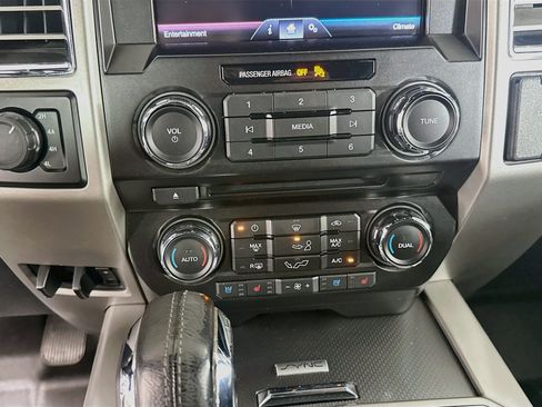 Used 2015 Ford F150 Lariat AWD/4WD image 23
