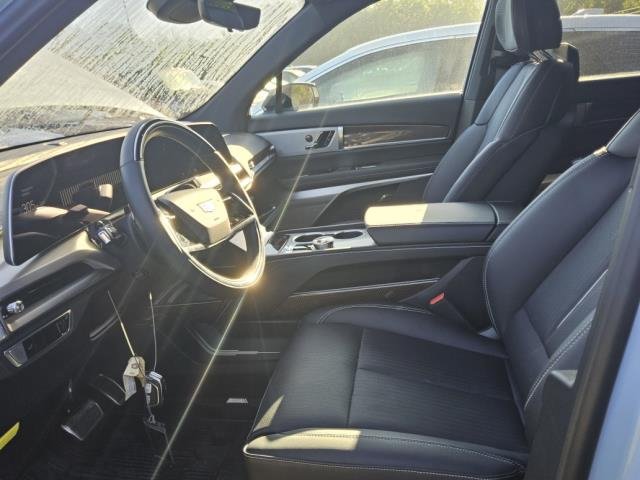 Used 2026 Cadillac Vistiq Sport w/ LPO, Floor Liner Package AWD/4WD image 6