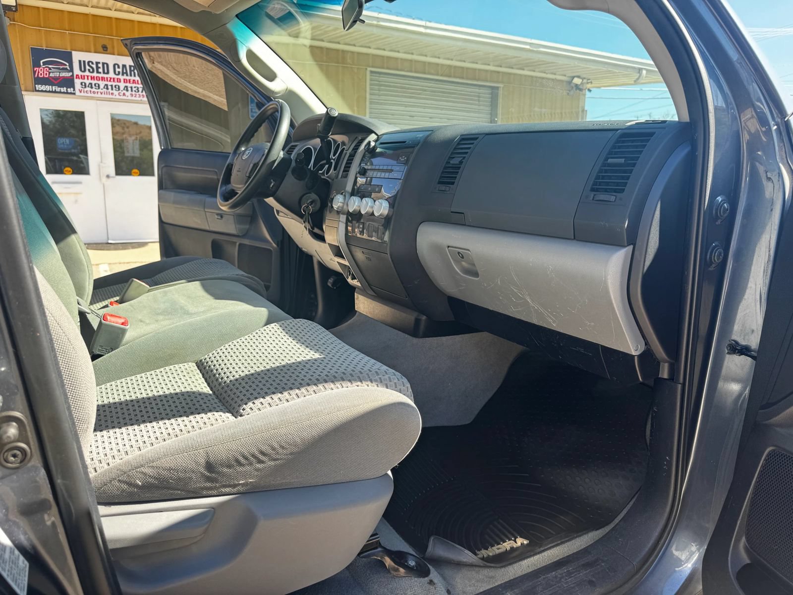 Used 2010 Toyota Tundra 4x4 CrewMax w/ Tow Pkg image 9