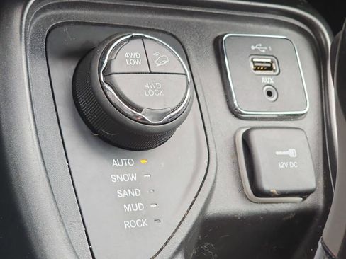 Used 2019 Jeep Compass Trailhawk image 23