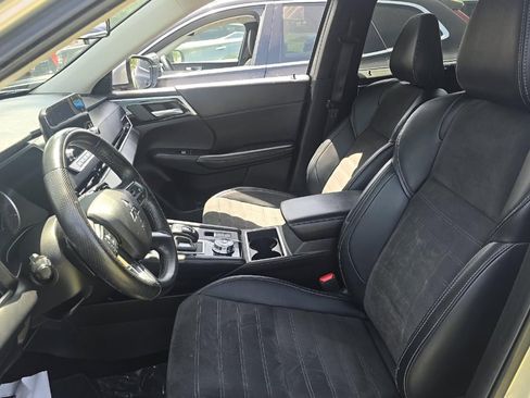 Used 2024 Mitsubishi Outlander SE AWD/4WD image 5