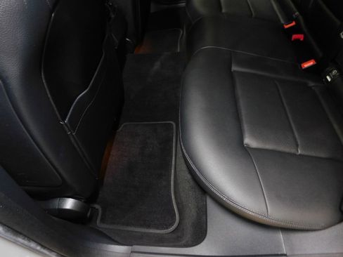 Used 2013 Mercedes-Benz E 350 4MATIC Sedan image 71