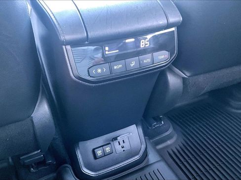 Used 2020 Toyota Highlander Limited image 34