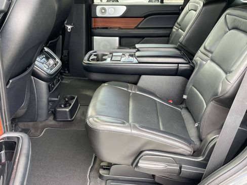 Used 2018 Lincoln Navigator Reserve w/ Technology Package AWD/4WD image 12