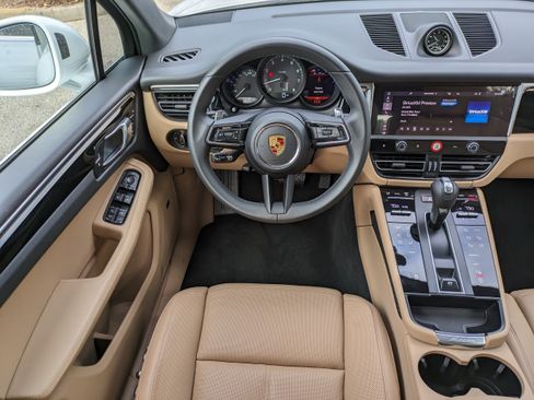 Used 2023 Porsche Macan image 15