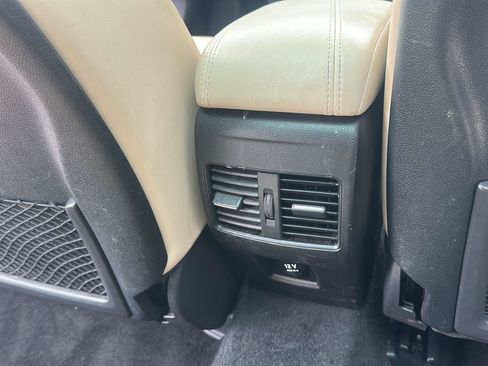Used 2017 INFINITI QX30 Premium AWD/4WD image 18