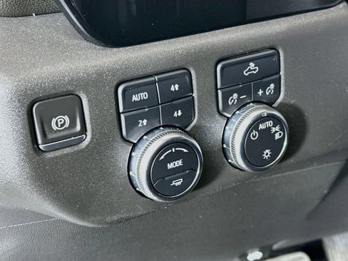 Used 2023 GMC Sierra 1500 SLE AWD/4WD image 9