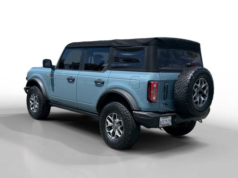 Used 2021 Ford Bronco Badlands image 3