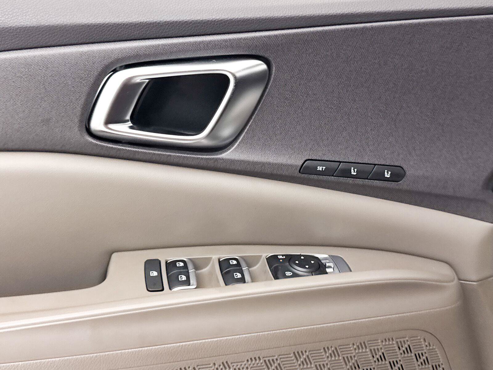 Certified 2026 Kia Carnival EX FWD image 30
