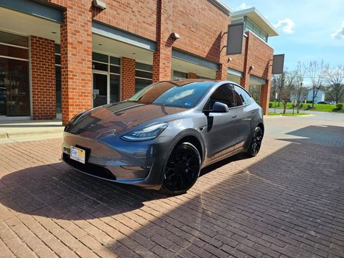 Used 2020 Tesla Model Y Long Range image 3