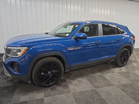 Used 2025 Volkswagen Atlas Cross Sport SE AWD/4WD image 6