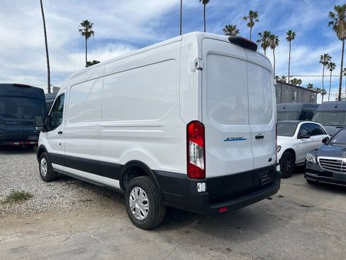 Used 2023 Ford E-Transit Medium Roof image 10