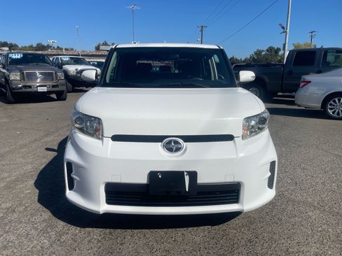 Used 2012 Scion xB FWD image 7