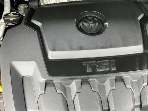 Used 2018 Volkswagen Tiguan S image 30