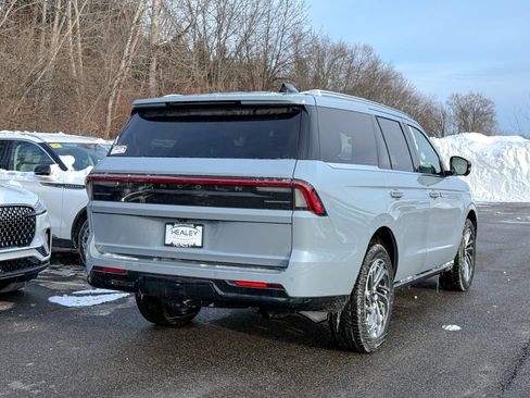 New 2025 Lincoln Navigator Reserve image 30