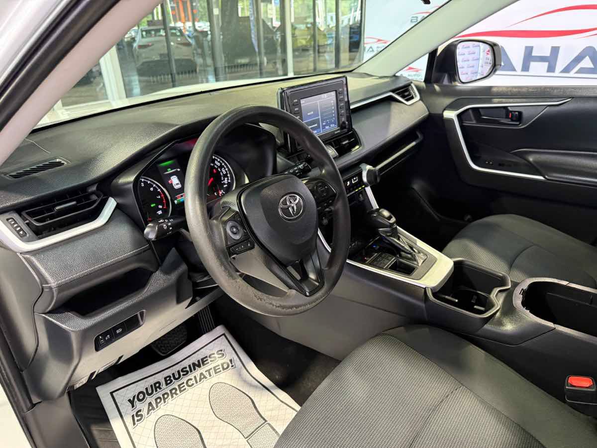 Used 2022 Toyota RAV4 LE AWD/4WD image 30