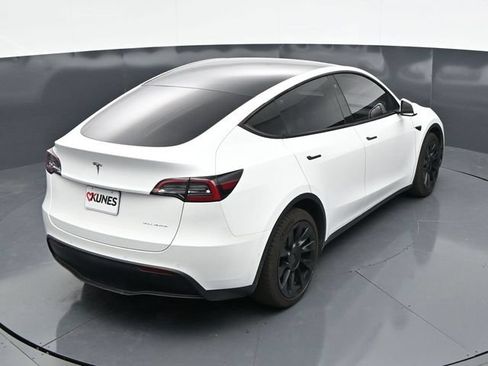 Used 2021 Tesla Model Y Long Range AWD/4WD image 29