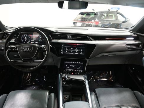 Used 2020 Audi e-tron Prestige w/ Prestige Package image 13