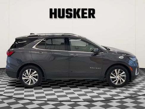 Certified 2022 Chevrolet Equinox Premier FWD image 2