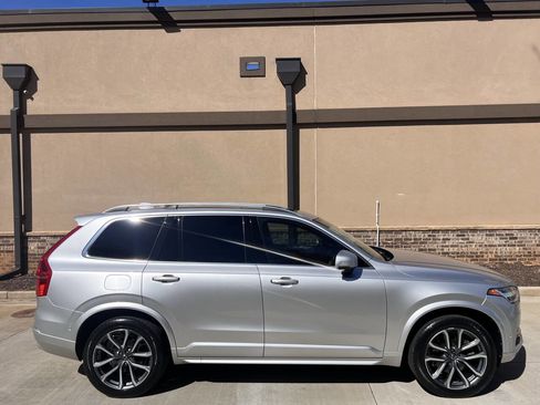 Used 2017 Volvo XC90 T6 Momentum w/ Vision Package image 5