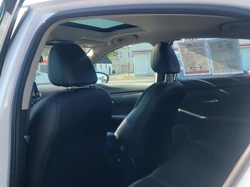 Used 2024 Nissan Sentra SR w/ SR Premium Package FWD image 15