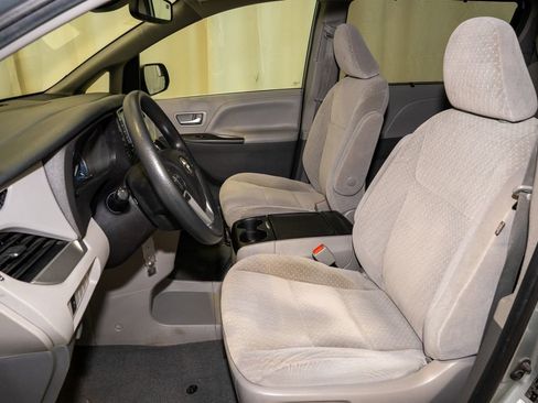 Used 2020 Toyota Sienna LE image 10