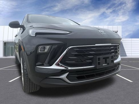 Used 2025 Buick Encore GX Preferred AWD/4WD image 8