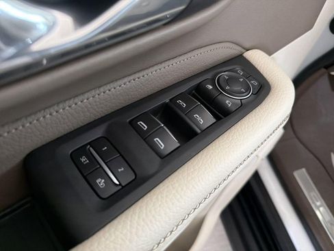 Used 2023 GMC Yukon Denali AWD/4WD image 9