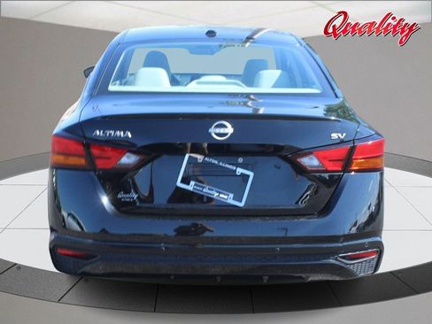 Used 2023 Nissan Altima 2.5 SV FWD image 4
