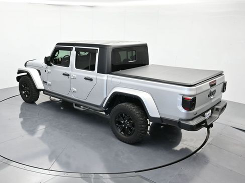 Used 2022 Jeep Gladiator Willys image 33