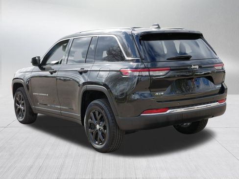 Used 2023 Jeep Grand Cherokee Limited AWD/4WD image 5
