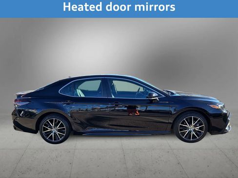 Used 2024 Toyota Camry SE image 11