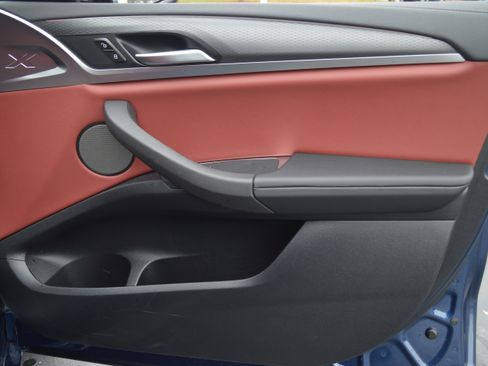 Certified 2025 BMW X4 M40i w/ Premium Package image 36