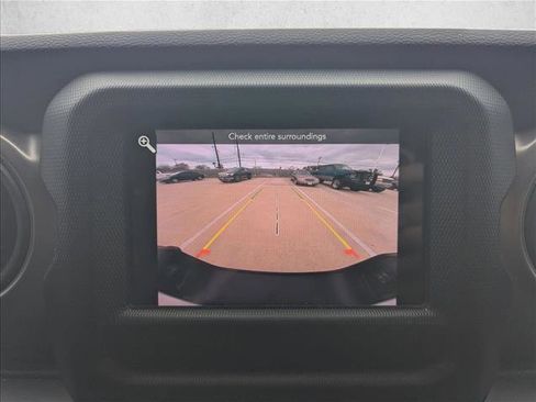 Used 2023 Jeep Gladiator Sport image 14