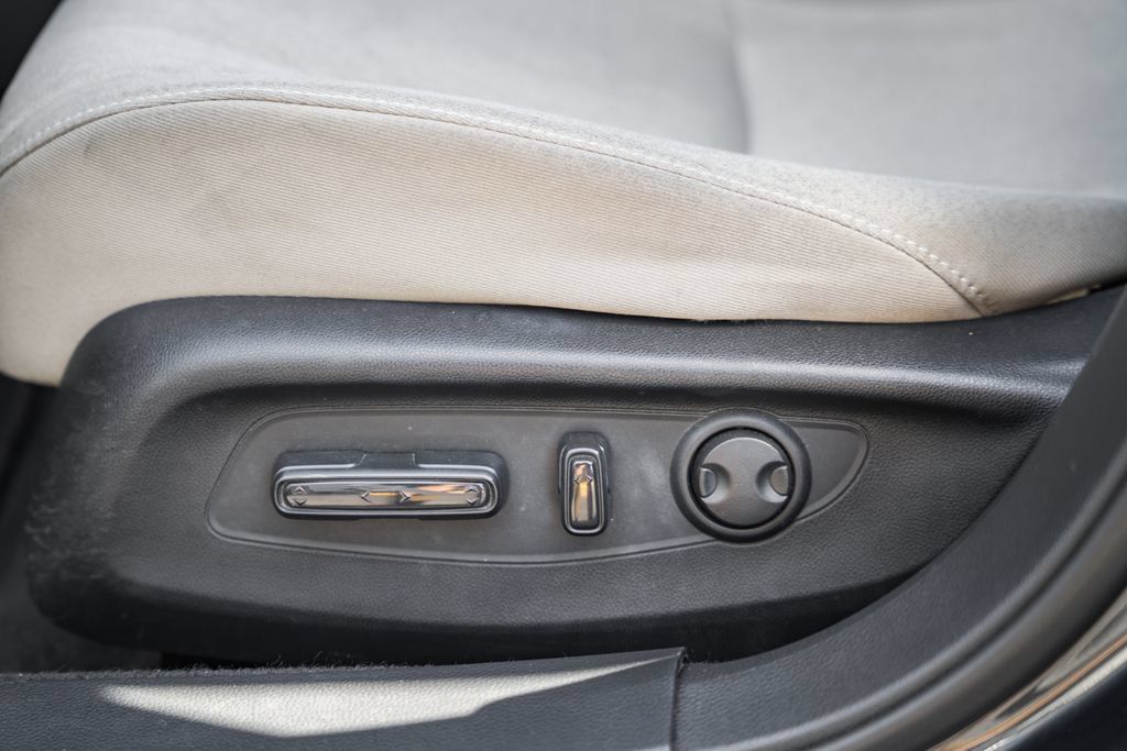 Used 2023 Honda Accord EX image 30