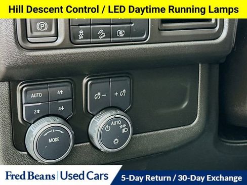 Certified 2024 Chevrolet Suburban Z71 w/ Luxury Package image 12