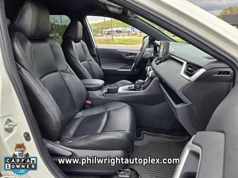 Used 2022 Toyota RAV4 SE image 18